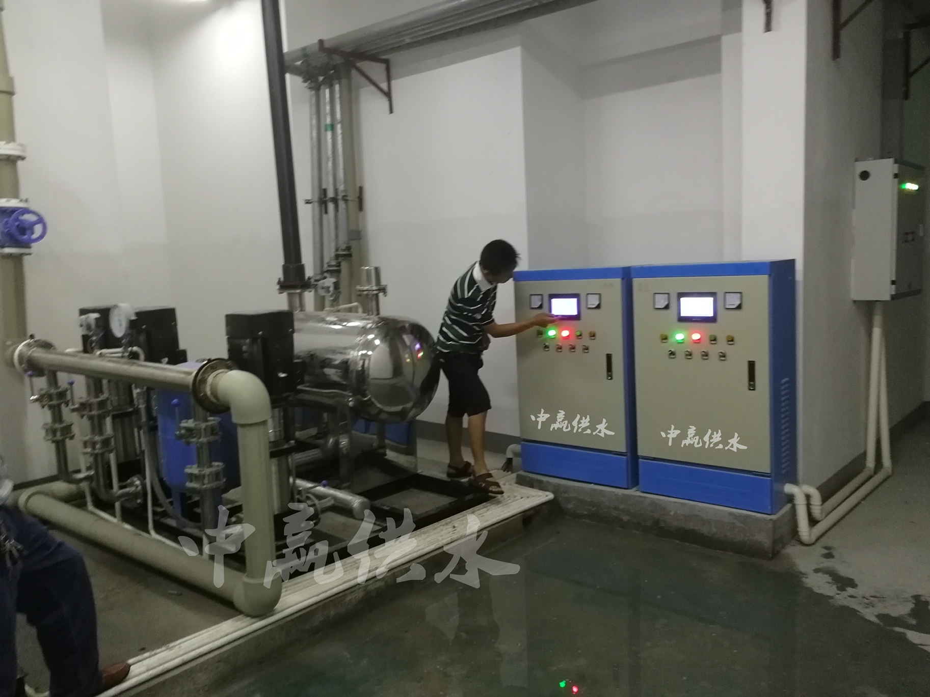 無(wú)負(fù)壓無(wú)吸程供水設(shè)備現(xiàn)場(chǎng)調(diào)試圖 無(wú)負(fù)壓無(wú)吸程供水設(shè)備現(xiàn)場(chǎng)調(diào)試圖